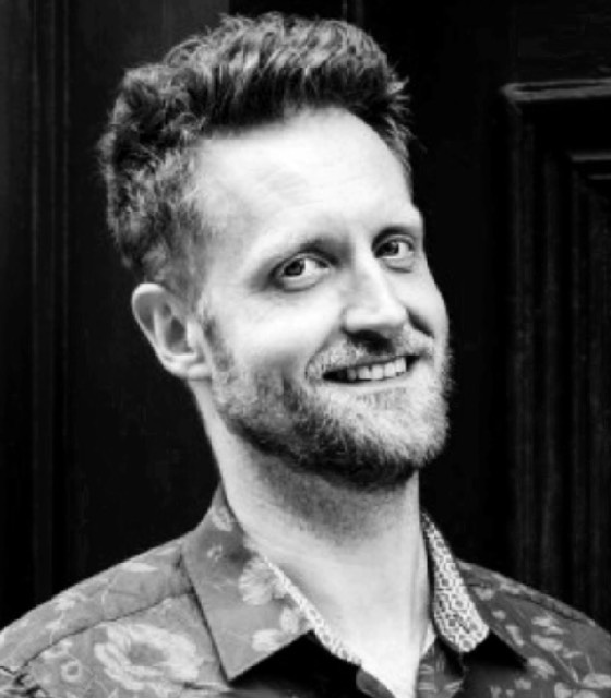 TRUSTED PHOTOGRAPHER